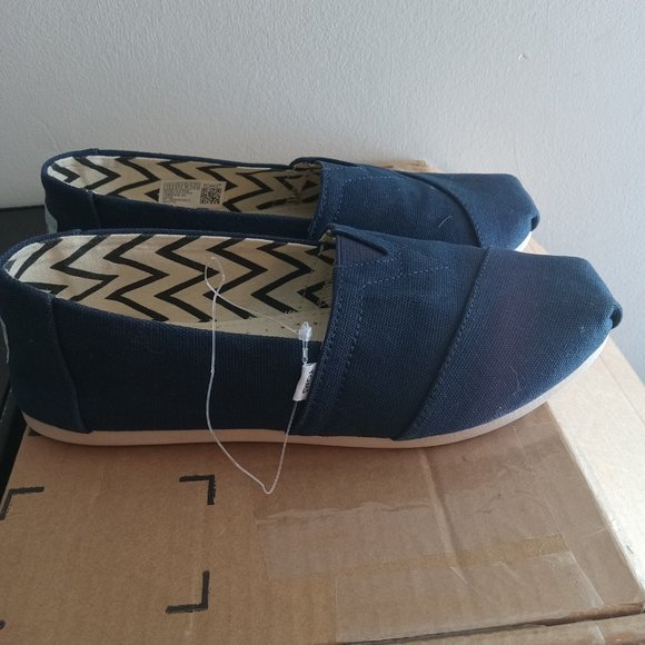 TOMS navy chevron womens slip on fabric shoes minor flaw see desc NEW sz 7.5 - Picture 3 of 8